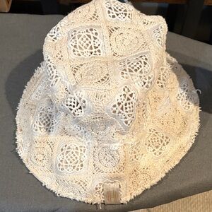 House of Harlow 1960 Cream Crochet Hat reversible